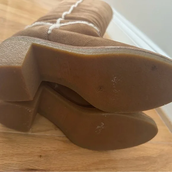 UGG Tall Kasen Boots! - Picture 9 of 10